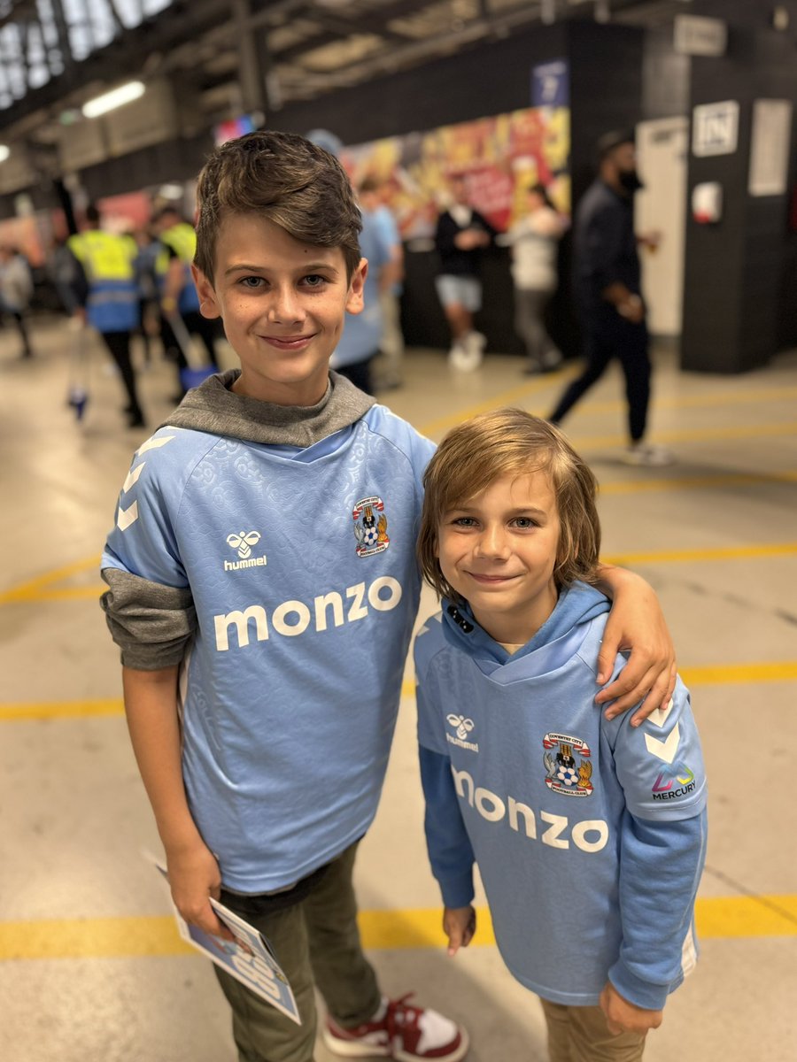aaronashmore8's tweet photo. Back! #pusb #cbsfanwall https://t.co/e1pkpgpRJL