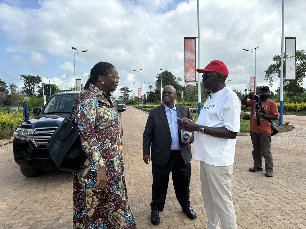 FrankMutahakana's tweet photo. Toured @TafNjie #TAFCity & @GLPropertiesAFR with @IFCAfrica RD @OlivierBuyoya, Manager #IfeomaEzeokafor & CO @obre_c. Interesting to see property developers addressing housing requirements for #Gambians both at home & in the diaspora #IFCInvestments #SustainableDevelopment https://t.co/iaOHetzMQp