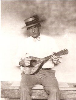 Miletti - Mandolin’s Art
galleriamiletti.it 👈

#collezionemandolino #galleriamiletti #mandolino  #napoli #culturacampania #musicabarocca #mandolin #mandoline #mandolina #mandolinist #mandolinista #orchestramandolino #mandolinobarocco #campaniadavivere #mandolinonapoletano