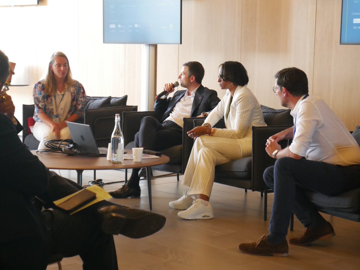 outremers360's tweet photo. @MedefNC @mimsy_daly @medef @PatrickMartin_1 @LA_FEDOM 📸Retour en images sur la séquence #OutreMer à #LaREF24 sur le thème de « Libérer le Pouvoir des entreprises : Maximiser la mobilisation des financements européens dans les #RUP et les #PTOM ».
➡️Pour plus de photos: https://t.co/wwZIeJFCm7 https://t.co/UVQAMJWWwi