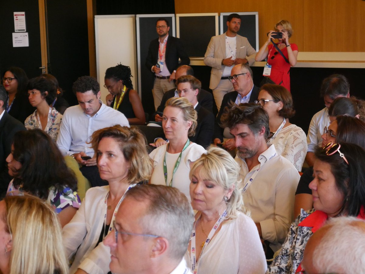 outremers360's tweet photo. @MedefNC @mimsy_daly @medef @PatrickMartin_1 @LA_FEDOM 📸Retour en images sur la séquence #OutreMer à #LaREF24 sur le thème de « Libérer le Pouvoir des entreprises : Maximiser la mobilisation des financements européens dans les #RUP et les #PTOM ».
➡️Pour plus de photos: https://t.co/wwZIeJFCm7 https://t.co/UVQAMJWWwi