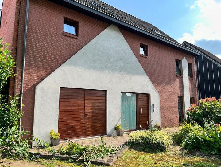 🎶our house. In the middle of our house🎶