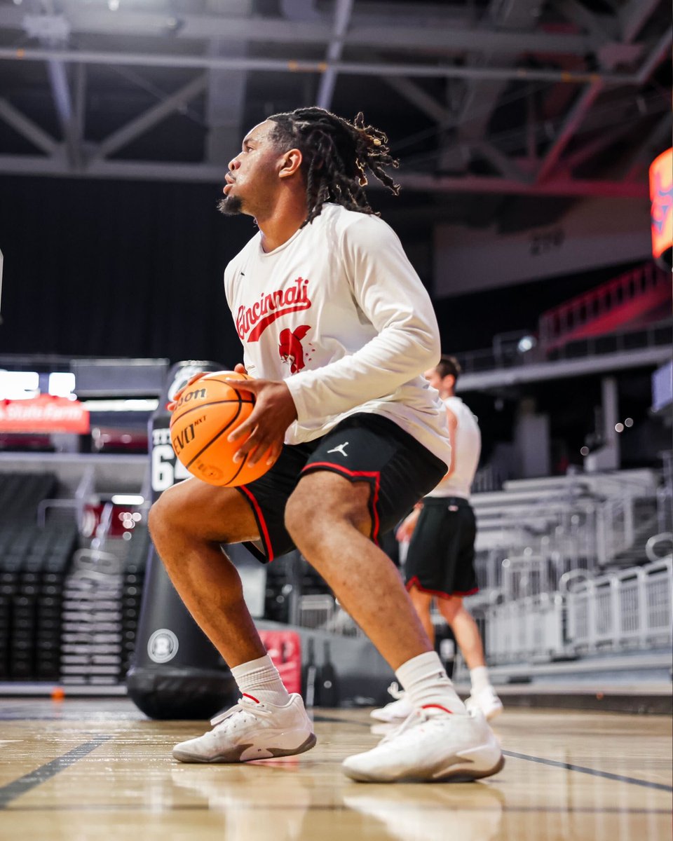 Cincinnati Men’s Hoops (@gobearcatsmbb) on Twitter photo  Cincinnati Men’s Hoops (@gobearcatsmbb) on Twitter photo