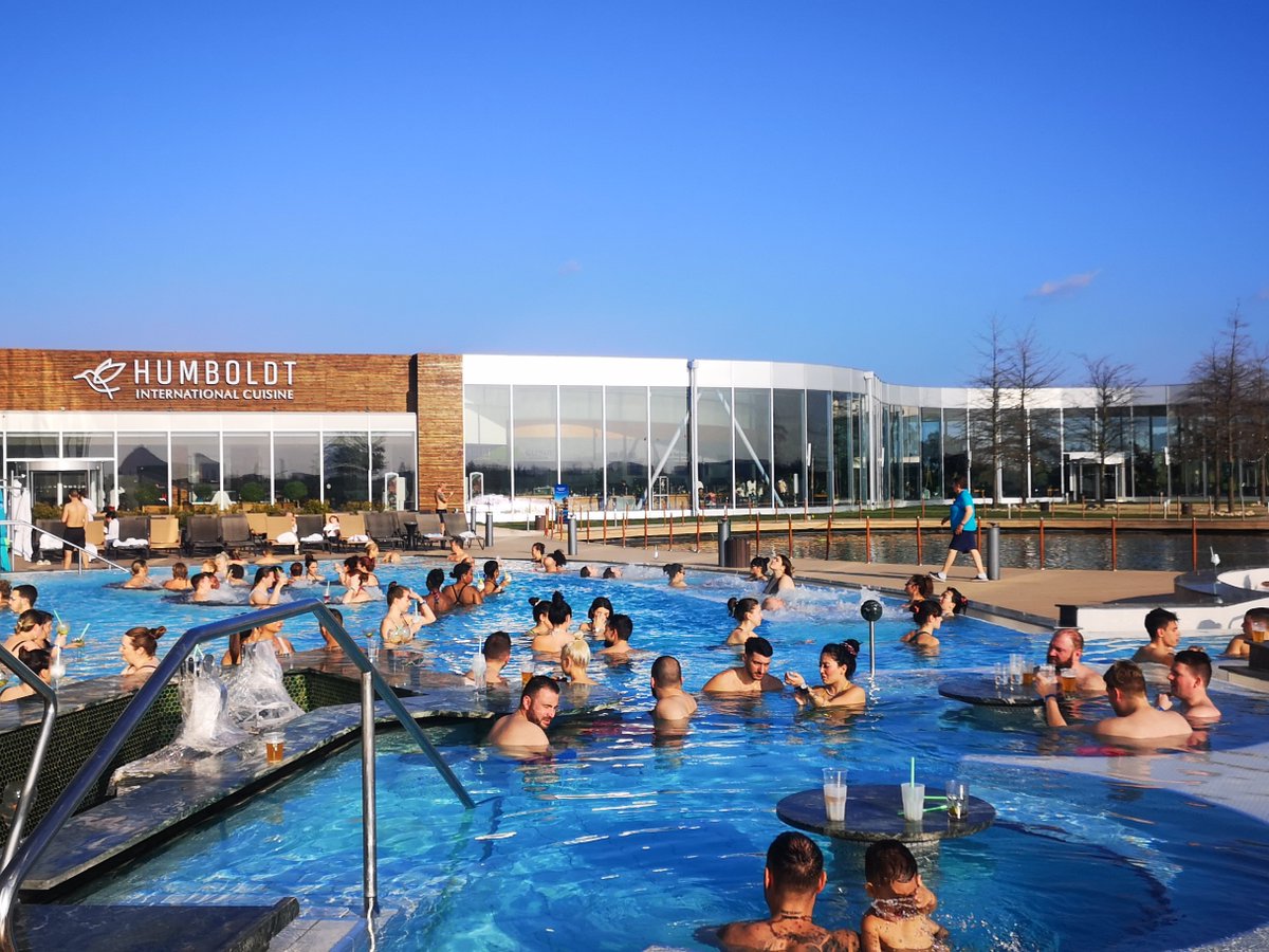 It's been up for a couple of months but so chuffed to see my words on <a href="/TimeOutTravel/">Time Out Travel</a> about my steamy time at <a href="/ThermeGroup/">Therme Group</a> Bucharest ♨️It's Europe’s biggest spa, and it's coming to Manchester in 2025 🌟

Read more: timeout.com/europe/things-…