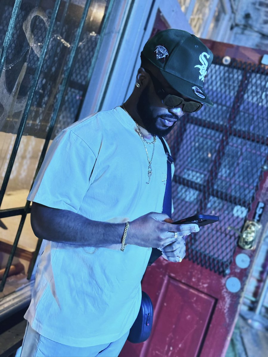 J3laize's tweet photo. Lost in the Aesthetic. #atl https://t.co/VKsBVm9vJE