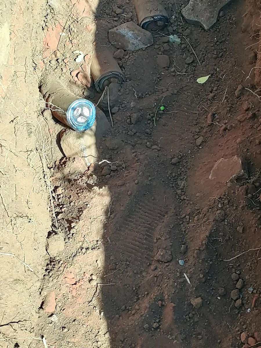 k9_reaper's tweet photo. R1075 a meter on average to install.. and it's sold for R90 a kg once stolen. Copper cable is the driving force behind drug users, vagrants and other non-desirables. Your city is being stripped for a R30 syringe of heroin that lasts the user for 2 days max. https://t.co/GTJU8ZXRCK