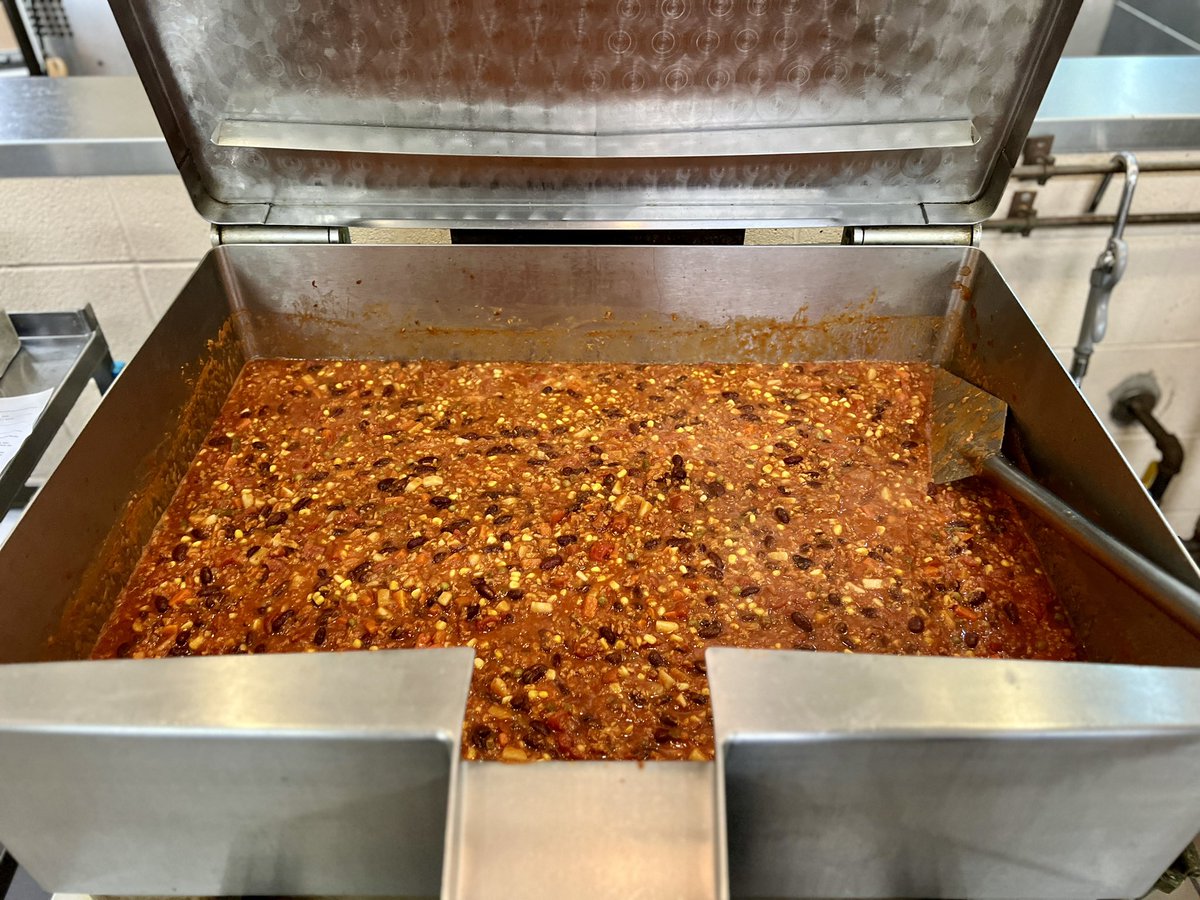 Great team <a href="/Meigs_Magnet/">Meigs Magnet</a> preparing meals for hungry 😋 students! Featuring vegetarian “beef” vegetable soup made with plant protein as a meat substitute. It’s a WIN! 🥳🥳 <a href="/MetroSchools/">Metro Schools</a>
