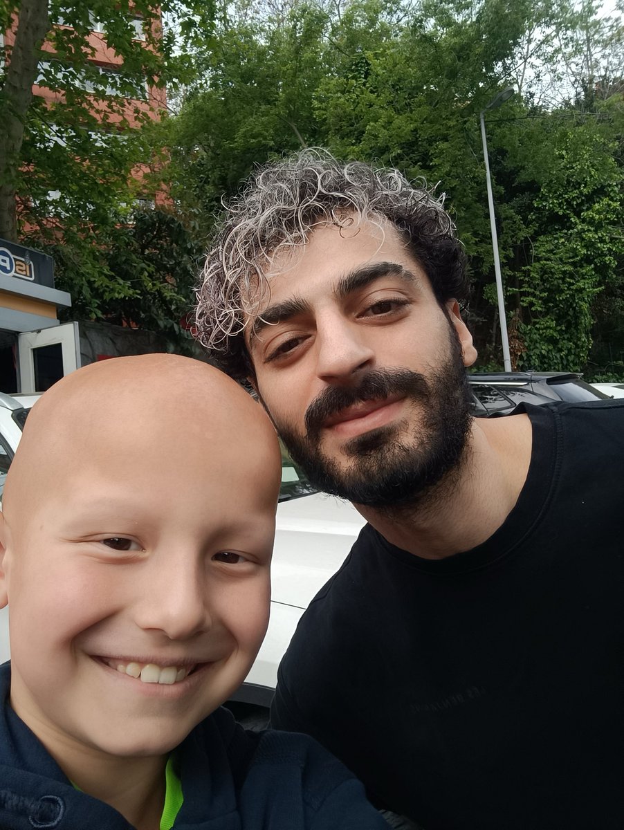 Oğlanın odasına asacağı fotoları seçerken ⁦<a href="/toskofacts/">toşko</a>⁩ yu baş köşeye koymayı karar verdi. Twitter’ın köpeğiyiz derken aile boyu ciddiydik 🤗