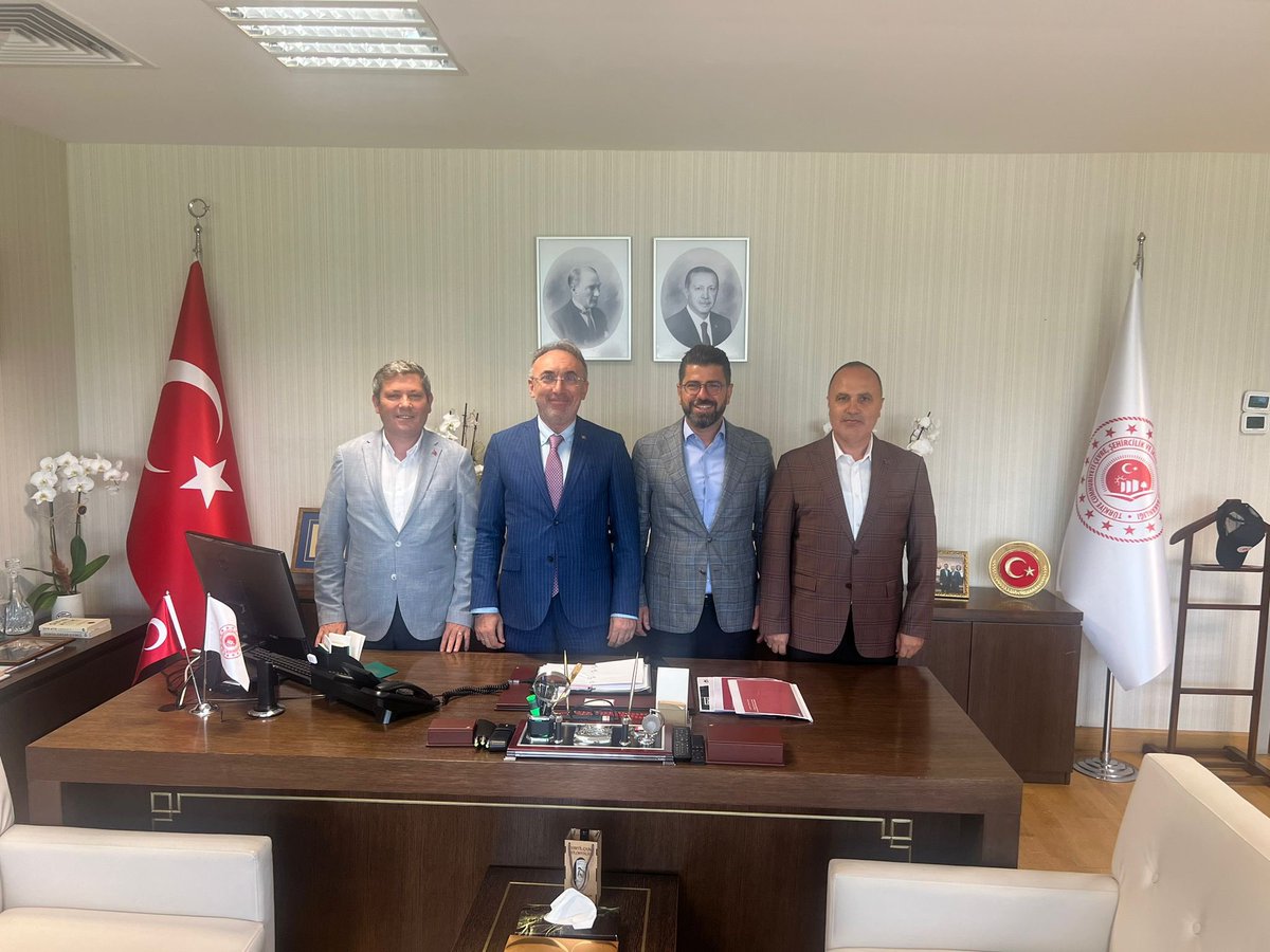 Ankara’dan müjdelerle dönüyoruz!

Çevre, Şehircilik ve İklim Değişikliği Bakanımız Sn. <a href="/murat_kurum/">Murat KURUM</a> ve Genel Müdürlerimizi ziyaret ederek Beykoz’umuzun çözüm bekleyen konularıyla alakalı verimli bir görüşme gerçekleştirdik.