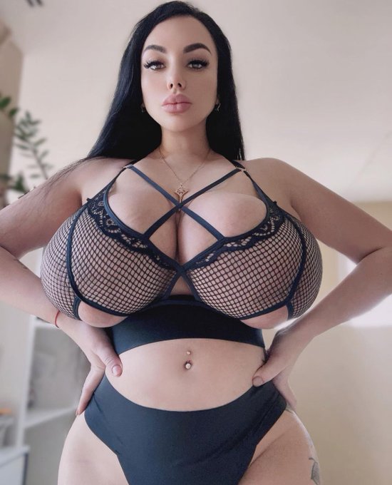 2 pic. Which style do you like more?
Romantic pink or strict black?

?or ⬛️?

https://t.co/206fhvebga