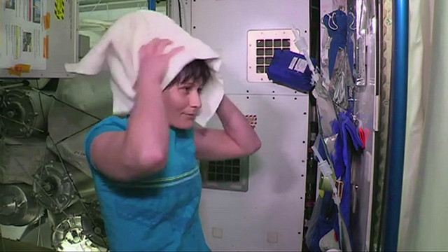 Guido de Caso (@guidodecaso) on Twitter photo Lavarse el pelo, ir al baño y otras tareas cotidianas no son tan sencillas cuando estamos en el espacio. Mañana miércoles 11:30 AM 🇦🇷 mi columna en #HaganCorrerLaVoz con <a href="/rock_pix/">El Gallo 🇦🇷⭐️⭐️⭐️</a>, <a href="/cuchicalderon/">Cuchi Calderón</a> y <a href="/RodParanormal/">Rod</a> por radio @undinamo - undinamo.com Lavarse el pelo, ir al baño y otras tareas cotidianas no son tan sencillas cuando estamos en el espacio. Mañana miércoles 11:30 AM 🇦🇷 mi columna en #HaganCorrerLaVoz con <a href="/rock_pix/">El Gallo 🇦🇷⭐️⭐️⭐️</a>, <a href="/cuchicalderon/">Cuchi Calderón</a> y <a href="/RodParanormal/">Rod</a> por radio @undinamo - undinamo.com