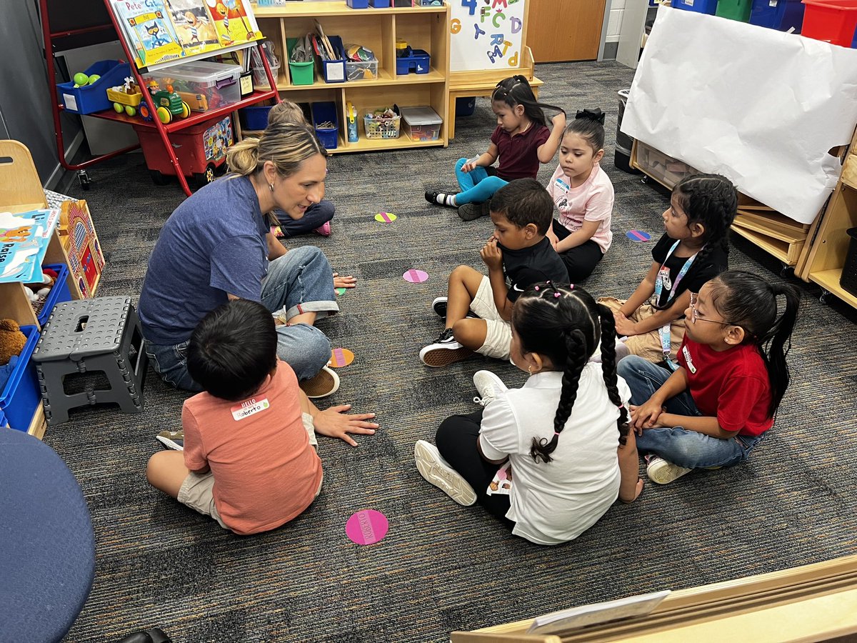 Meg Enriquez (@sra_enriquez) on Twitter photo It was so fun to meet our newest abejitas 🐝 on our first day for VPI <a href="/EscuelaKeyAPS/">Escuela Key Elementary</a> ! It was so fun to meet our newest abejitas 🐝 on our first day for VPI <a href="/EscuelaKeyAPS/">Escuela Key Elementary</a> !