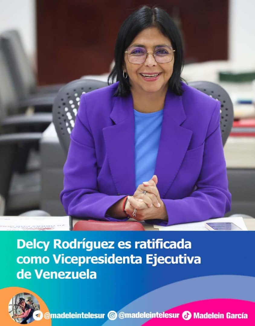 #ÚltimoMinuto| presidente <a href="/NicolasMaduro/">Nicolás Maduro</a> anuncia nuevo gabinete, cambiará la mitad de sus ministros. 

El primero: ratificada <a href="/delcyrodriguezv/">Delcy Rodríguez</a> como Vicepresidenta de Venezuela.