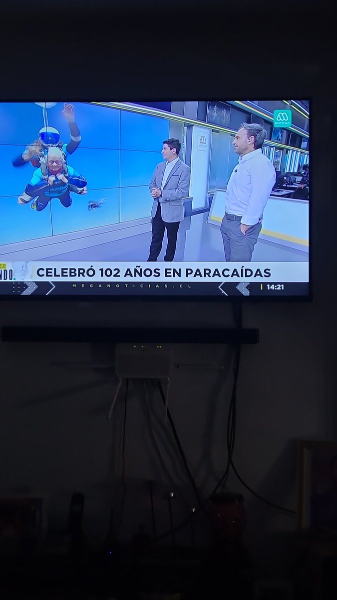 Lmorales0101's tweet photo. Estoy viendo el programa https://t.co/Kz56cR5HbE