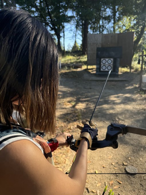 A kind soul taught me how to use a tactical bow for archery https://t.co/7sprrJrG3b<a href="/tag/datela"class="tags"><span>#datela</span></a><a href="/tag/dateoc"class="tags"><span>#dateoc</span></a>