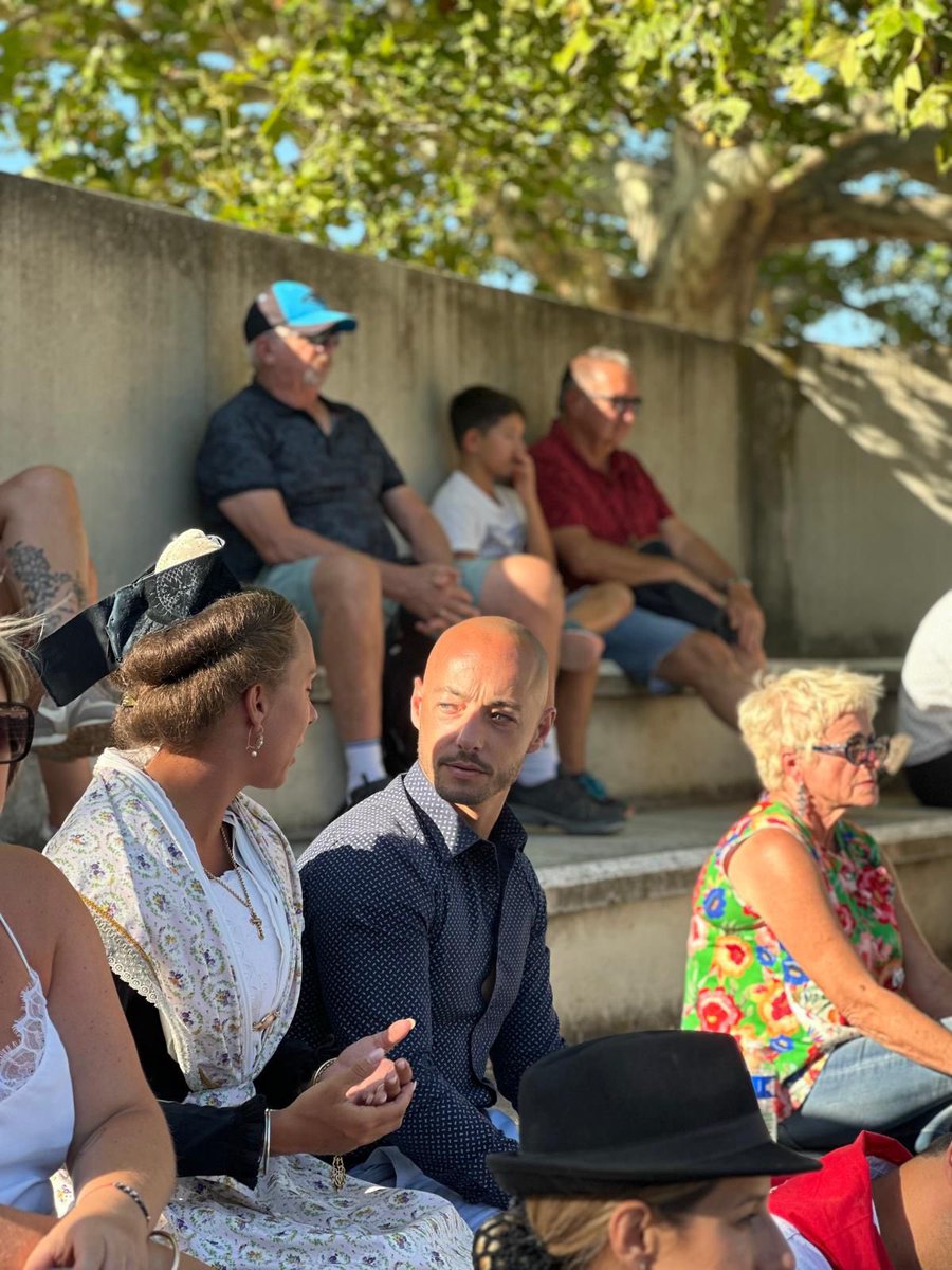 BaubryR's tweet photo. Une belle journée aux arènes de #Barbentane : Abrivado, repas aux arènes et course camarguaise.
Merci à Louna Segui, toujours élégamment costumée, pour son invitation et pour ce bon moment passé aux côtés des Barbentanais☀️
🌐 https://t.co/Wd7a8lwzw6
#circo1315 #Barbentane #coursecamarguaise #tradition #provence