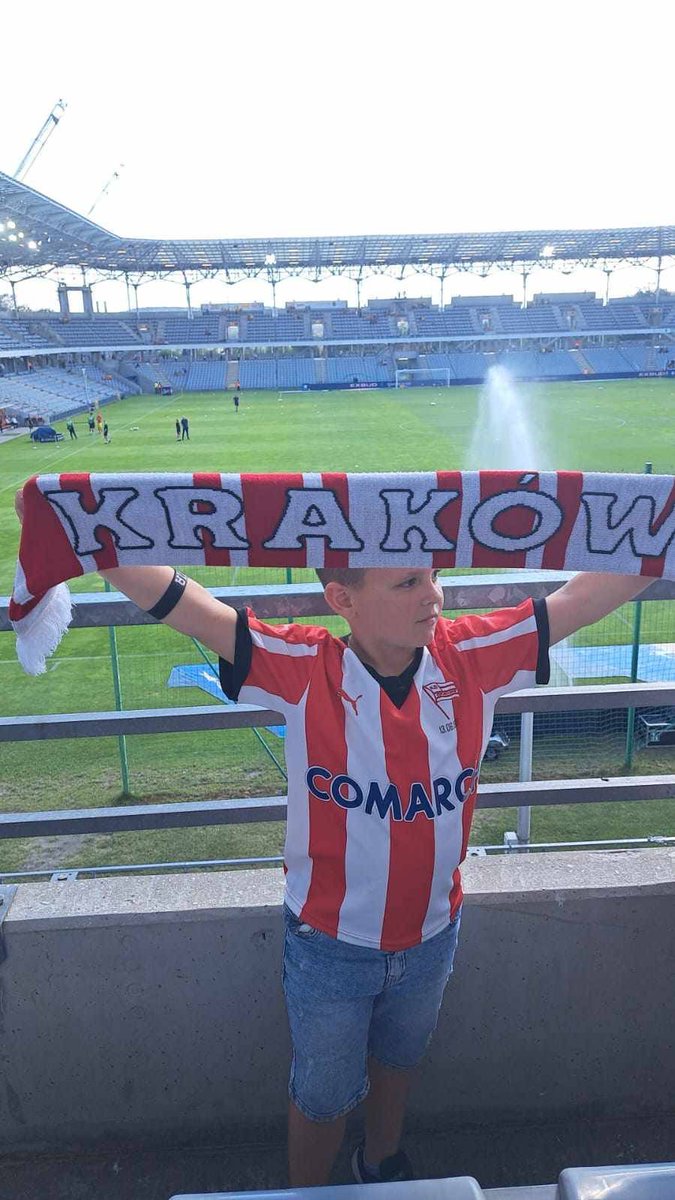 Hosearkadio2's tweet image. Panowie i Panie! 

Chłopak na zdjęciu doznał poważnego wypadku na Węgrzech, potrzebuje pilnego transportu do kraju. Jest w śpiączce. Szmal trzeba zebrać do czwartku (29.08). 

Zjednoczmy się raz jeszcze -pomagam.pl/97bd8a