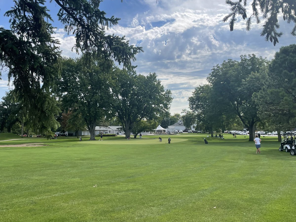 BVUGolf's tweet photo. Great day to get out and watch a #futurebeaver and other really talented 4A players at the Fort Dodge Invite! ⛳️🦫 https://t.co/TvZBvH99X7