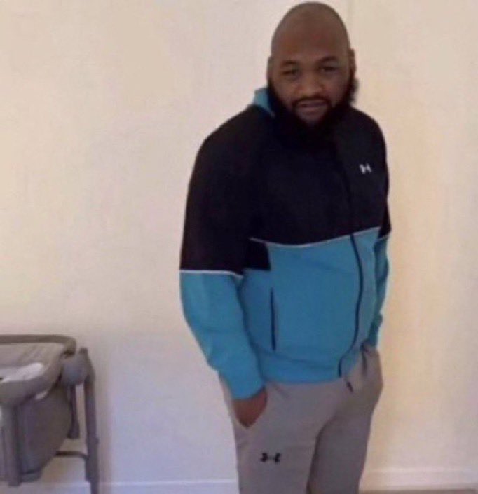 tw2ezy's tweet image. 🧑🏾‍🦱 : hey ça va tjrs bon pr aujourd’hui ? 

👩🏾‍🦱 : tu vas me détester.. 😖

🧑🏾‍🦱 :