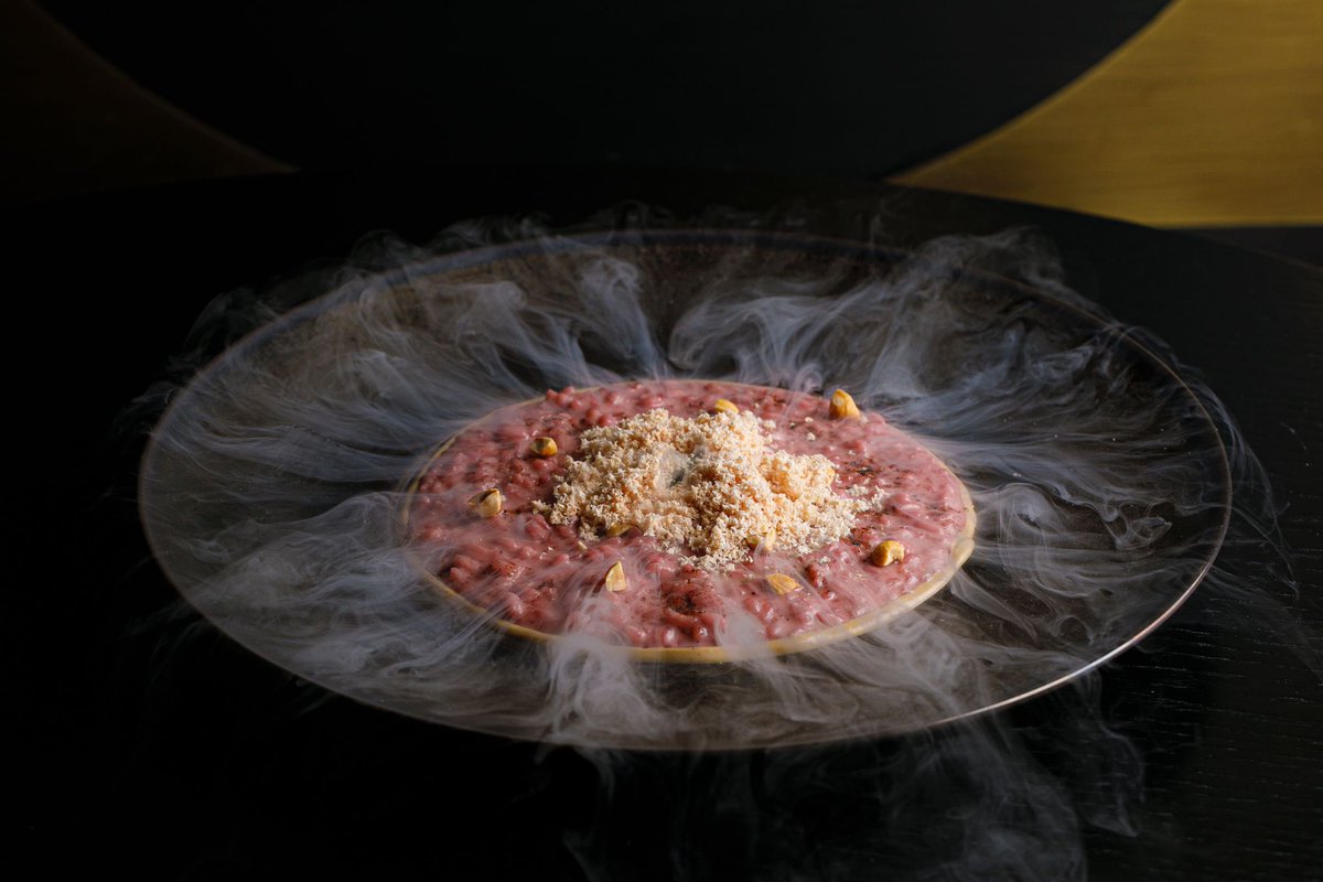 Risotto alla Cipolla Rossa, Foie Gras e Nocciole dello chef <a href="/FrancescoApreda/">Francesco Apreda</a> #michelinstar #risotto #carnaroli