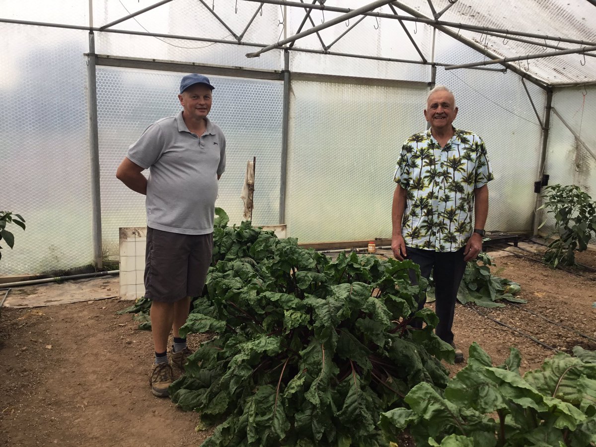 IanRNeale1's tweet photo. Making friendly bets on which of my vegetables will make it to Malvern. Loser will buy lunch. https://t.co/0Wi3d6zDs3