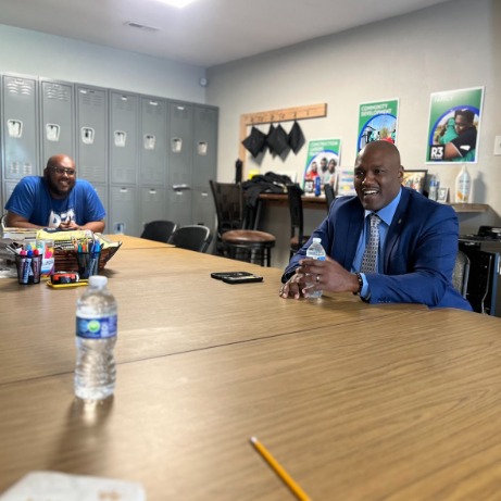 R3DevESL's tweet image. This past June, we were honored to host Illinois State Trooper Elbert Jennings at R3 Development for our Career Snapshot session. Thank you, Trooper Jennings for taking the time to speak with us.
#R3Development #CareerSnapshot #LawEnforcement #Inspiration #CareerPaths