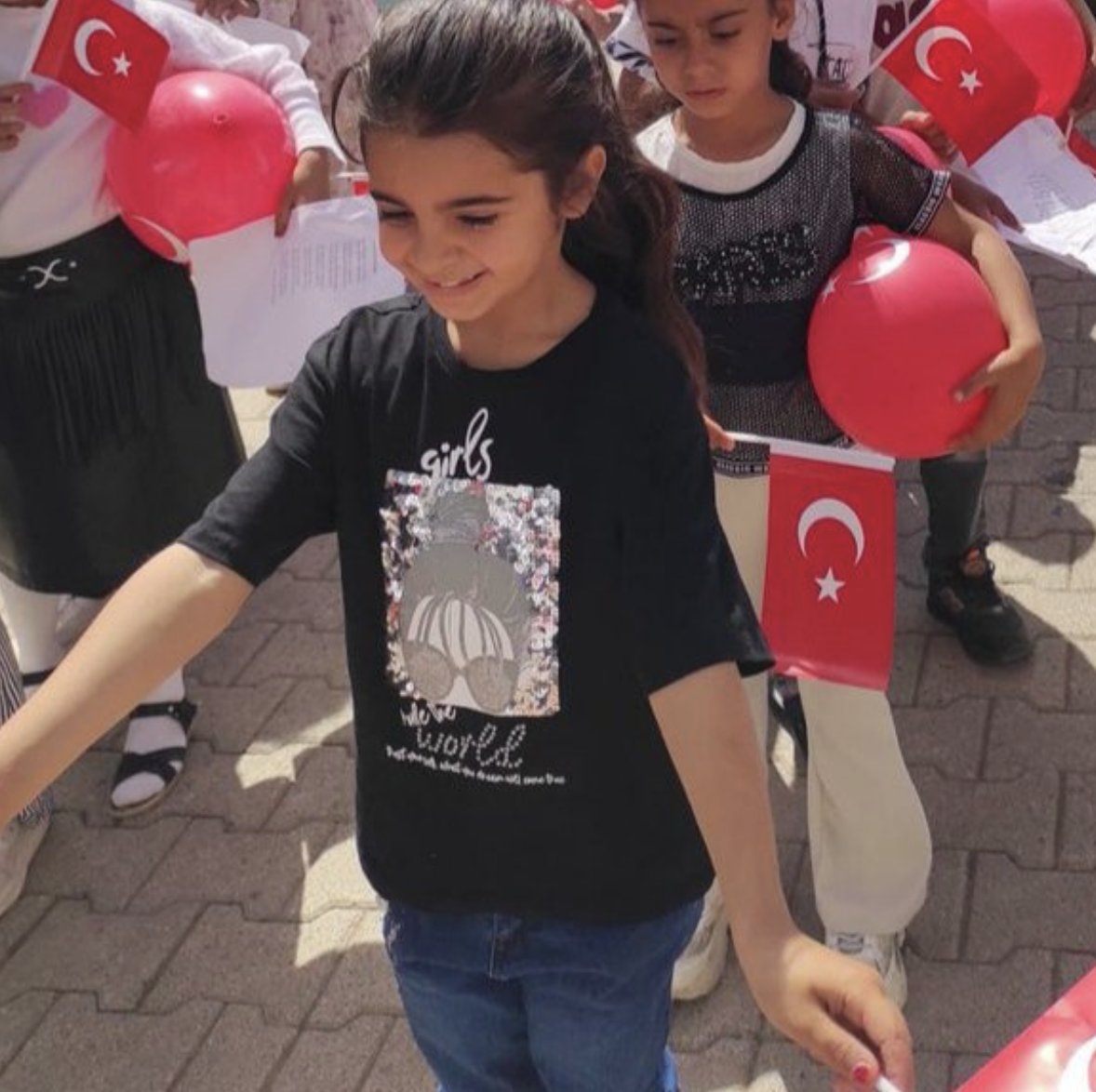 Neden yasa onaylandığından beri hiçbir köpek insan 'yemedi'? 
'Güvenli sokaklar' istiyoruz diyerek hayvanlara iftira atıp tuzak kurdular. Hayvan düşmanları ve destekçileri #Narin için üzülmüyor. #Eylül için de üzülmemişlerdi. Çünkü amaçları güvenli sokaklar değil. Amaçları,