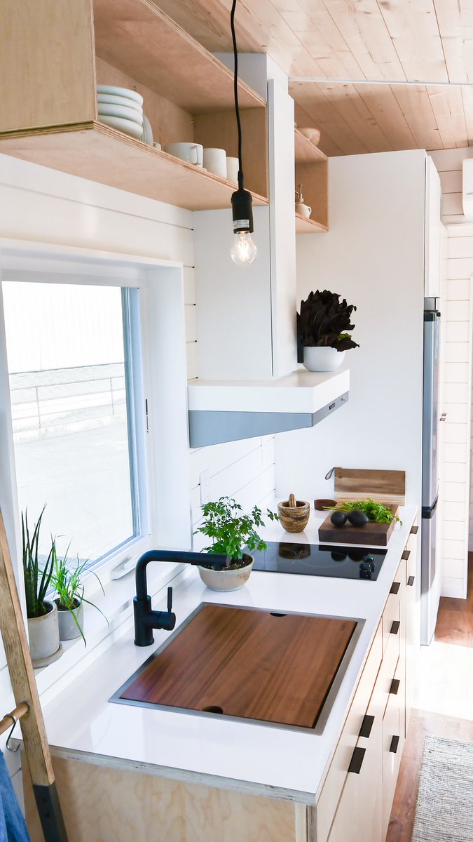 SummitAppliance's tweet image. A #tinyhome doesn't need to mean tiny cooking 🍳
We spotted our CR2110B #cooktop fueling this @truformtiny #TinyKitchen w/full cooking functionality!

See our electric cooktops for your kitchen space: Summitappliance.com/search?c=41

#SummitAppliance #RadiantCooktop #SmallKitchen
