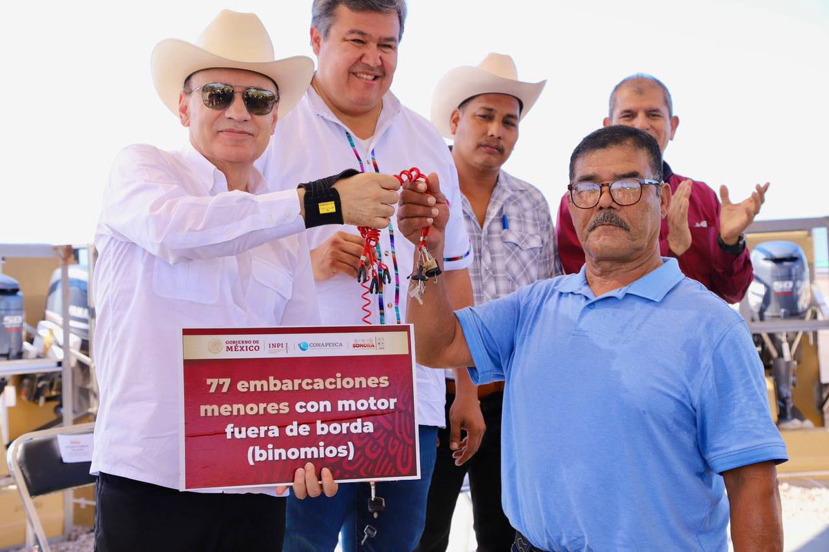 AlfonsoDurazo's tweet photo. Donde antes había abandono, hoy hay diálogo y atención integral.

Como parte del Plan de Justicia al Pueblo Yaqui, impulsado por el presidente @lopezobrador_, hicimos entrega de 77 binomios (embarcaciones y motores fuera de borda) para fortalecer el desarrollo pesquero en la comunidad de Las Guásimas, #Guaymas.