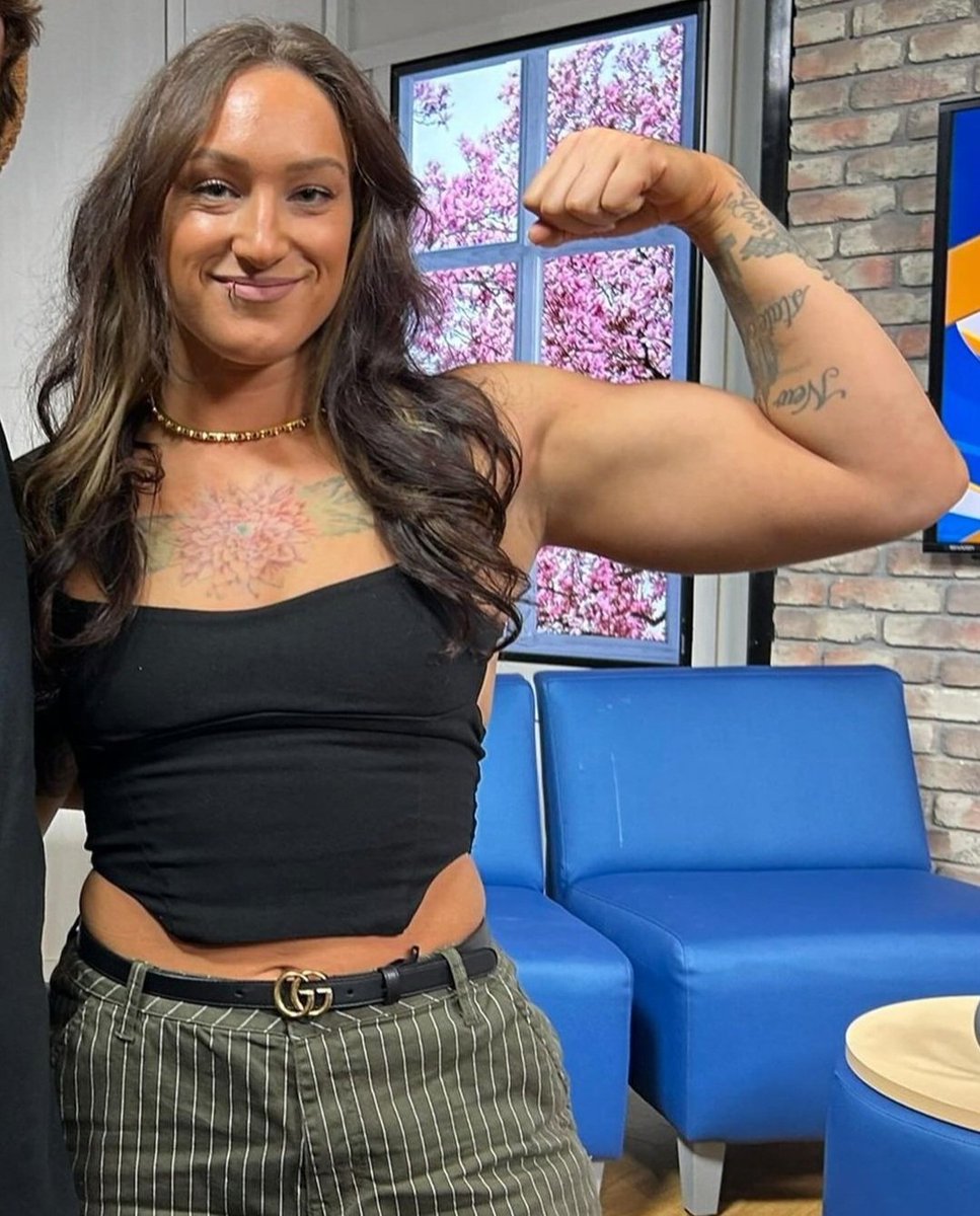 jerk_to_divas's tweet photo. Kris Statlanders arms are all the porn I need! https://t.co/CjqrUvR3wX