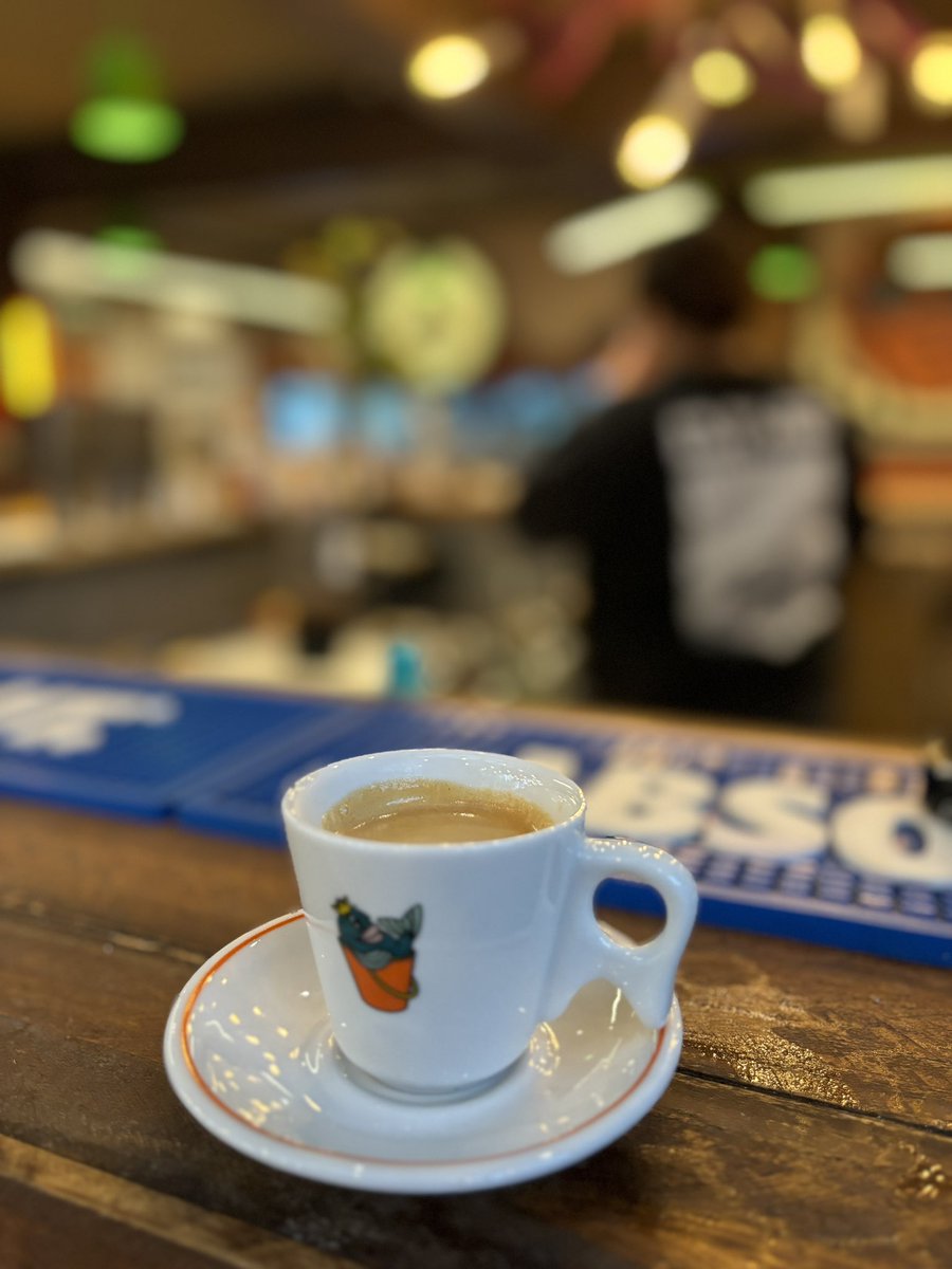 notoriousfishbr's tweet photo. não queria entrar pra tomar uma xícara de café? 👁️ 👅 👁️ https://t.co/9lG3i08Z1j
