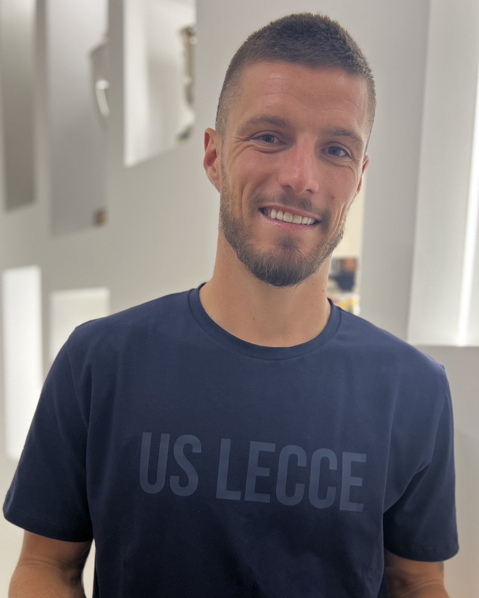 OfficialUSLecce's tweet photo. ✍🏻 🟡🔴 𝙁𝙧𝙚́𝙙𝙚́𝙧𝙞𝙘 𝙂𝙪𝙞𝙡𝙗𝙚𝙧𝙩, difensore francese classe ‘94, arriva a a titolo definitivo dal Racing Club de Strasbourg Alsace ed ha firmato un contratto che lo legherà al Lecce fino al 30 giugno 2026 con opzione per l’anno successivo. https://t.co/N4tvBFmaTo
