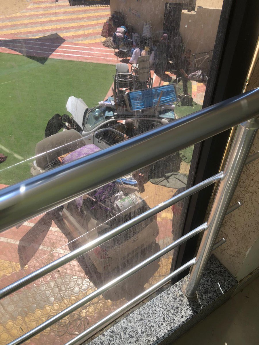 JanaAnvari's tweet photo. My Gaza family has been displaced yet again. 10 days ago, their area of Deir el Balah received an evacuation order, so they left their school building to crowd into my sister Safia’s burned and damaged apartment in Khan Younis. https://t.co/VfrQIWB4Kr