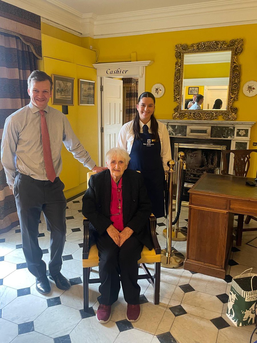 Absolutely honoured to welcome Rose O’Brien to the hotel today. Rose worked here for the Dunraven family in 1958/59. She had lots of lovely stories to share😊 
#thedunraven #adare #limerick #memories