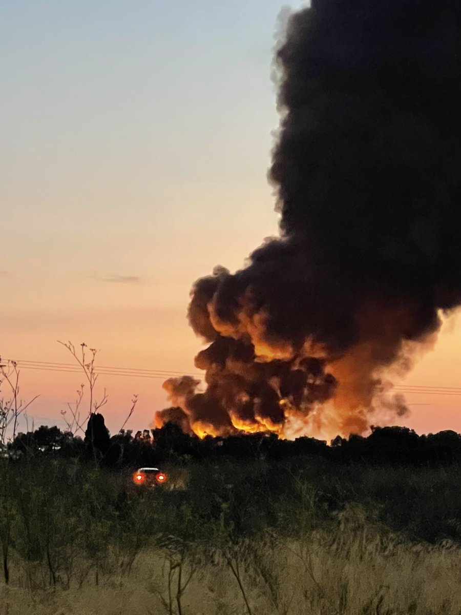 squerne's tweet photo. #Serignan incendie en cours à la déchetterie @Veolia https://t.co/KckBFDISFu