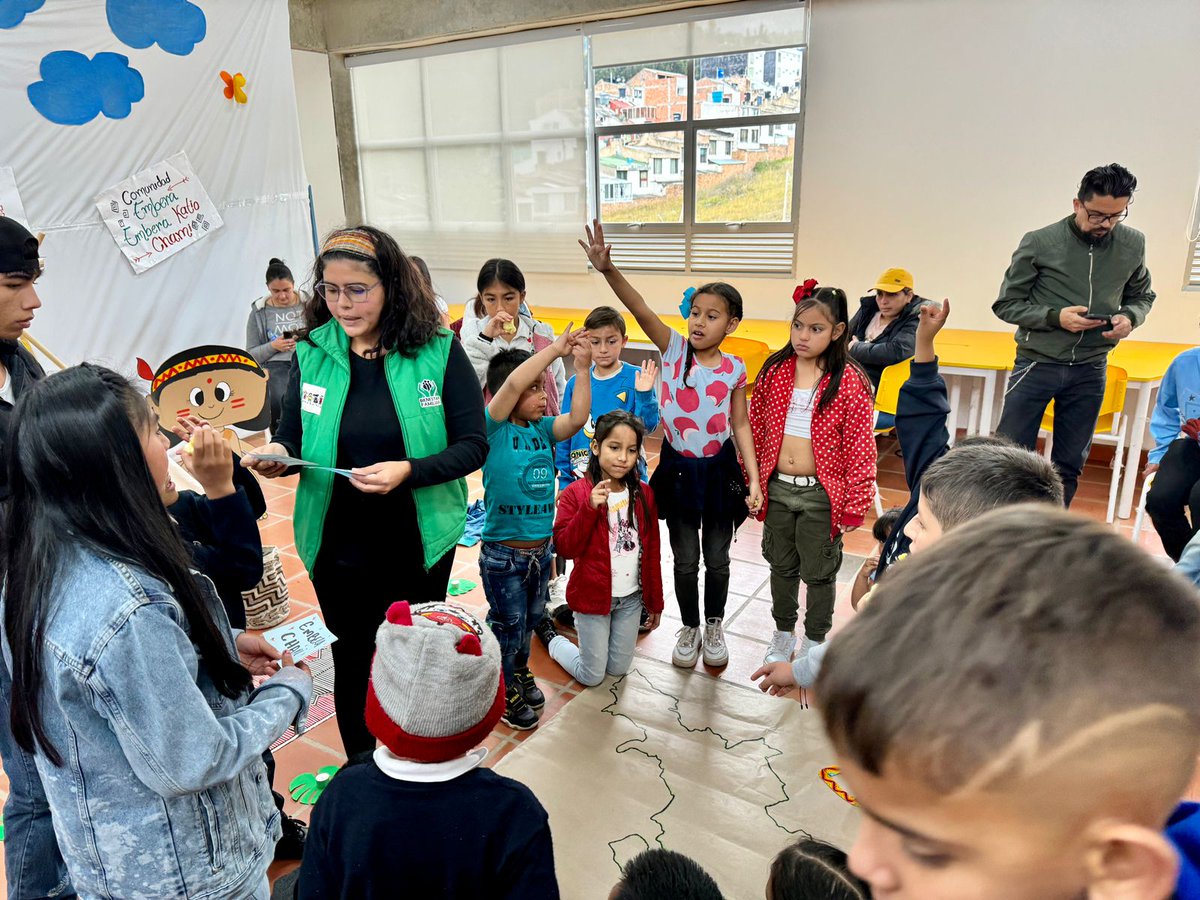 ICBFColombia's tweet photo. En la Casa #AtrapasueñosParaLaVida de Tunja, #Boyacá, fortalecemos las raíces 🌿 por el Mes de la niñez indígena.

Mediante un círculo de la palabra, niñas, niños y adolescentes compartieron la riqueza cultural de las comunidades étnicas, explorando otras formas de ver el mundo. https://t.co/3OBzb4Bfcb