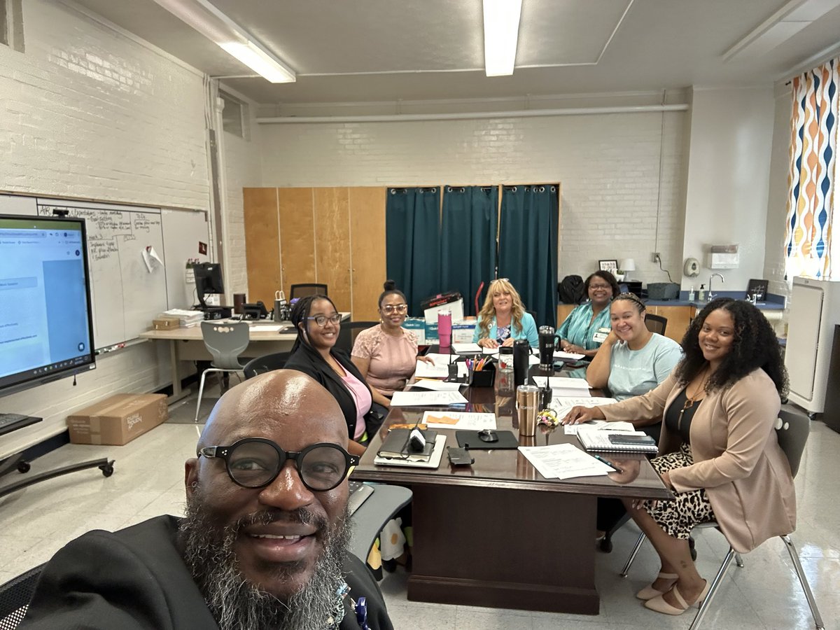 Seabrookroyal2's tweet image. #SOARINGEAGLES #LearningWalk @AnneStreetES @Griffin_RESA @GriffinSpalding @JanOwens89 @tanzy_kilcrease @DrTaylortiffnT @_TanyaPotter @GSCSMATH