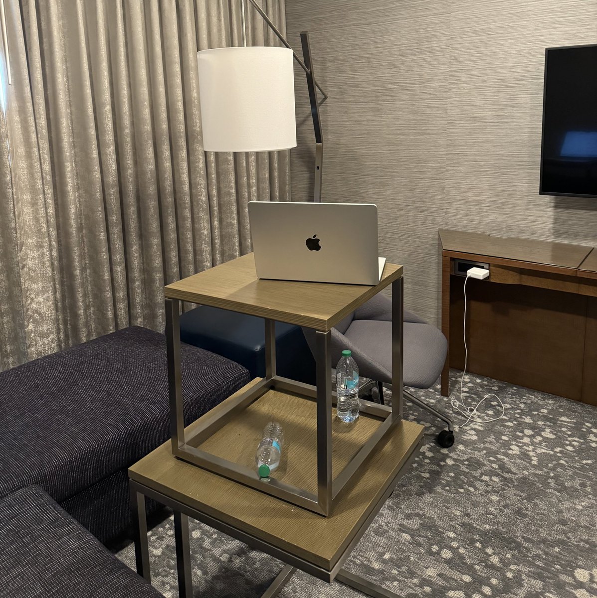 MeliCodes's tweet image. My typical construction for a hotel conference😂