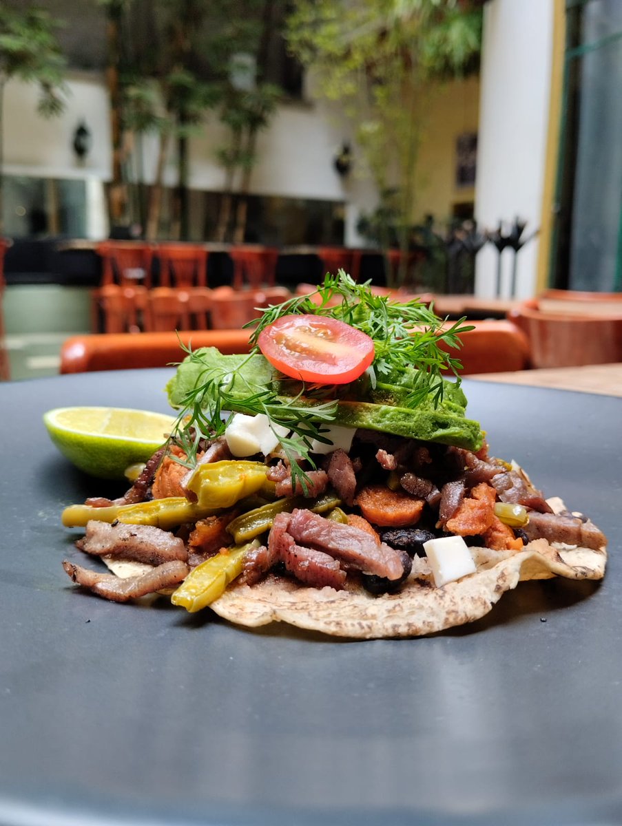 El #menúdeldía está D E L I C I O S O!!

ENTRADA: Dips de queso cabra con betabel arcoíris
FUERTE: Taco de chistorra con cecina y salsa martajada

¡Te esperamos!
.
.
.