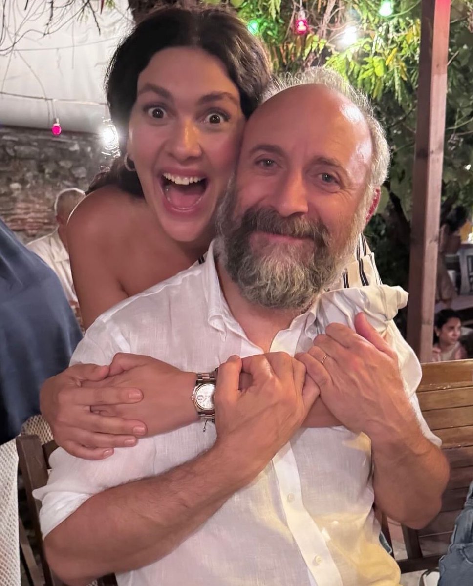 AzCev_fan's tweet photo. Un poco de BerHal que hacía tiempo no teníamos! Gracias!!! #bergüzarkorel #halitergenç #berhal https://t.co/JSIkGvq6yq