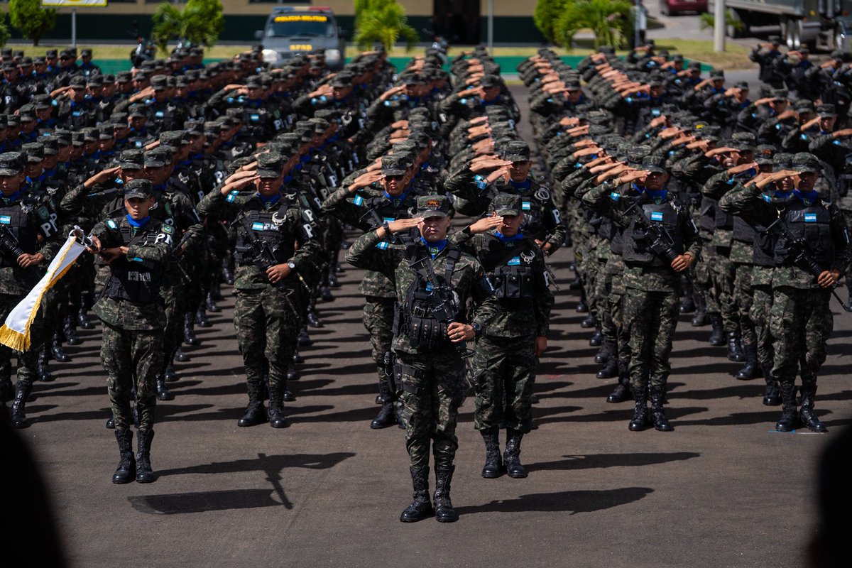 En el marco del 11 aniversario de fundación de la <a href="/PMOPHN/">Policía Militar de Honduras</a> reconocemos su esfuerzo y dedicación velando por la seguridad de todos los hondureños, luchando contra la criminalidad, el narcotráfico y manteniendo el control de los Centros Penales. Cumpliendo las misiones asignadas en