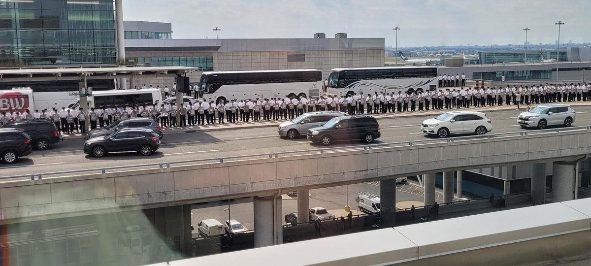 AirCanadaPilots's tweet image. YYZ pilots stand united, demonstrating our commitment to securing a world class contract that acknowledges our contributions to Air Canada&apos;s success. #StrikeReady #alpapilots #YYZ #aircanadapilots @AirCanada