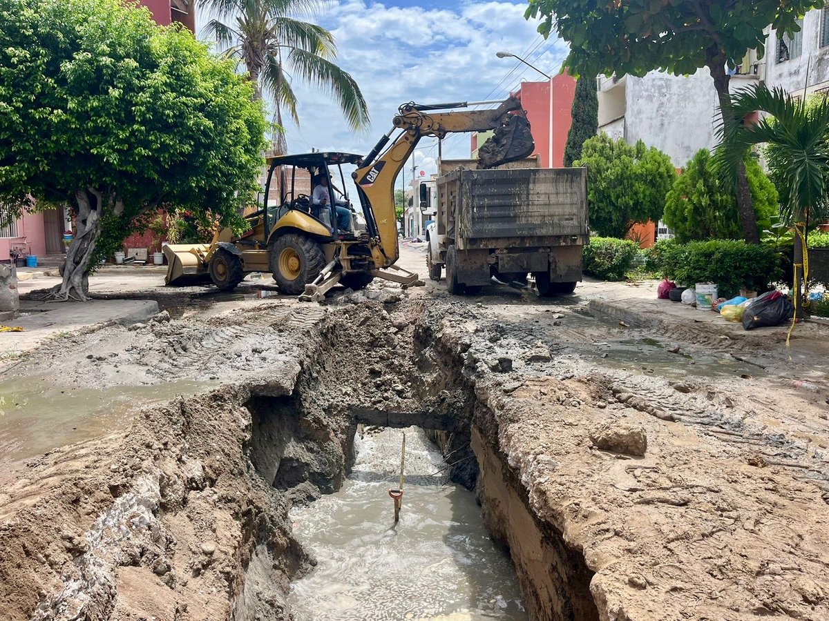 Personal reporta que la reparación del alcantarillado en la Calle Lucio Blanco del Inf. Playas, ya está prácticamente concluida al grado que las aguas residuales ya se están desfogando por atarjeas, por lo cual los usuarios que reportaron este derrame se encuentran satisfechos.