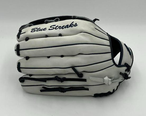 Best of luck to <a href="/Izzy_Coode/">Izzy.coode33</a> as she starts the next chapter of her softball journey with <a href="/jcu_softball/">JCU Softball</a>. We love your glove! ⚡️#GoStreaks ⚡️<a href="/_alexlagesse/">Alexandria Lagesse</a> <a href="/jcu_baseball/">John Carroll Baseball</a>