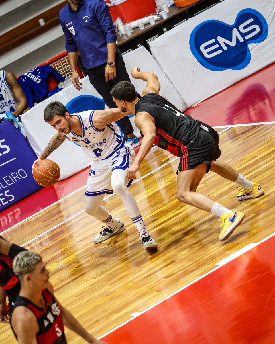 crzbasquete's tweet image. O Cabuloso em busca da vitória! 🦊😤

🔥 Estamos em quadra e vamos com tudo em busca da vitória na 2ª partida da Série Ouro!

#cruzeiro #basketball #ldb
