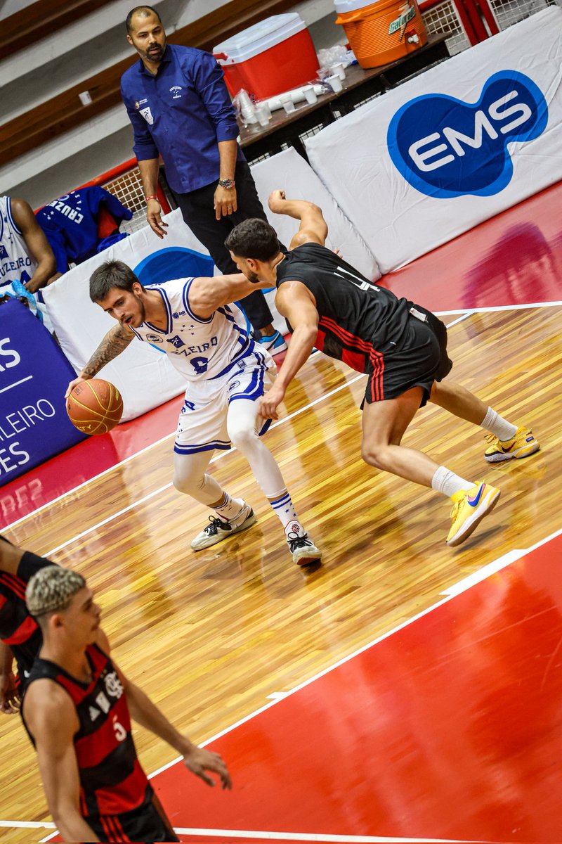 crzbasquete's tweet image. O Cabuloso em busca da vitória! 🦊😤

🔥 Estamos em quadra e vamos com tudo em busca da vitória na 2ª partida da Série Ouro!

#cruzeiro #basketball #ldb