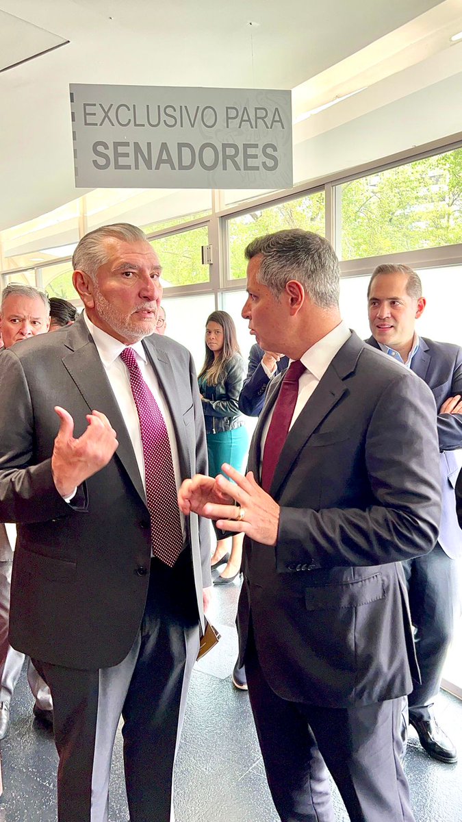 alejandromurat's tweet photo. El día de hoy, asistí al Senado de la República para iniciar mi proceso de registro como Senador; fue un gusto saludar a compañeros senadores con los que compartiré la máxima tribuna donde continuaré sirviendo a las y los mexicanos. https://t.co/XsehqTjcTR
