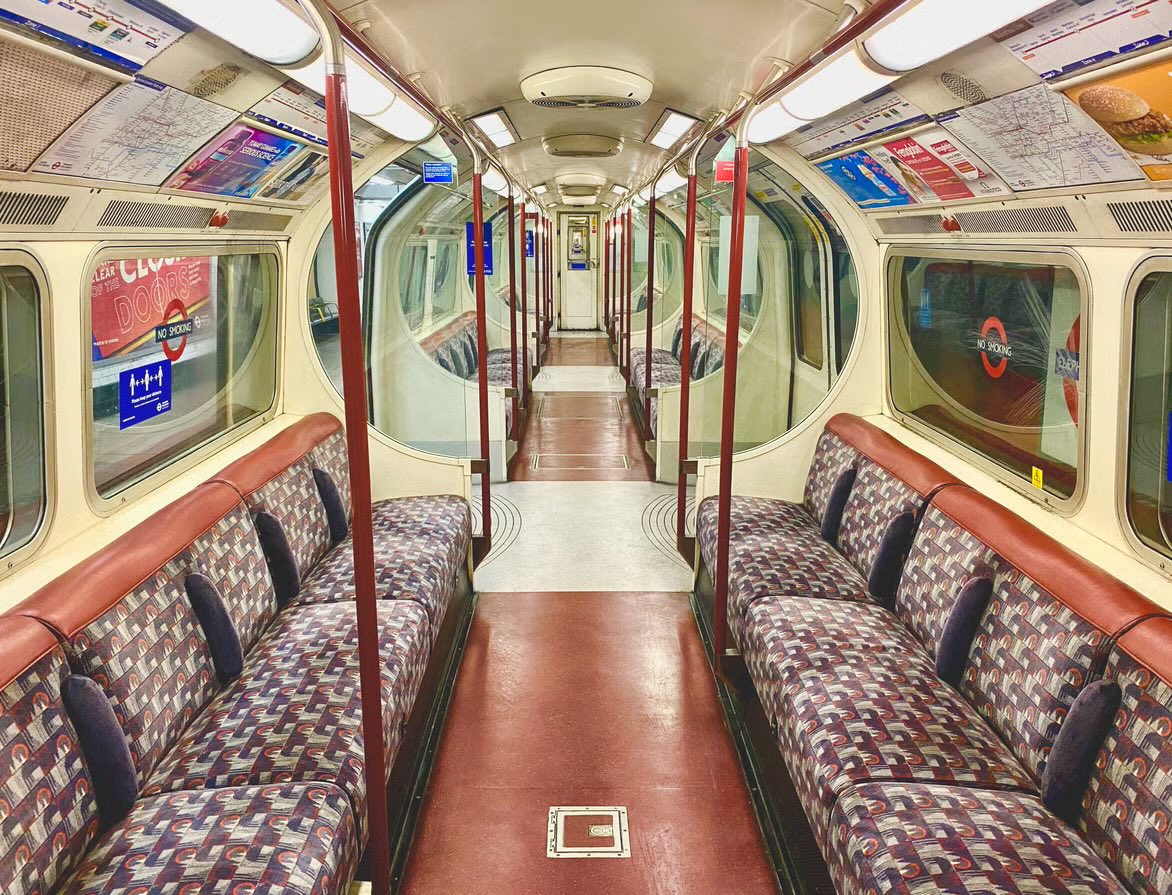 TM_Steve_'s tweet image. Just caught a Bakerloo line tube between Lambeth North and Waterloo, wow it’s like a step back in time! The trains are so old and rickety, I’m sure I heard that it’s a very underused line! 

#bakerloo #lambethnorth #londonunderground