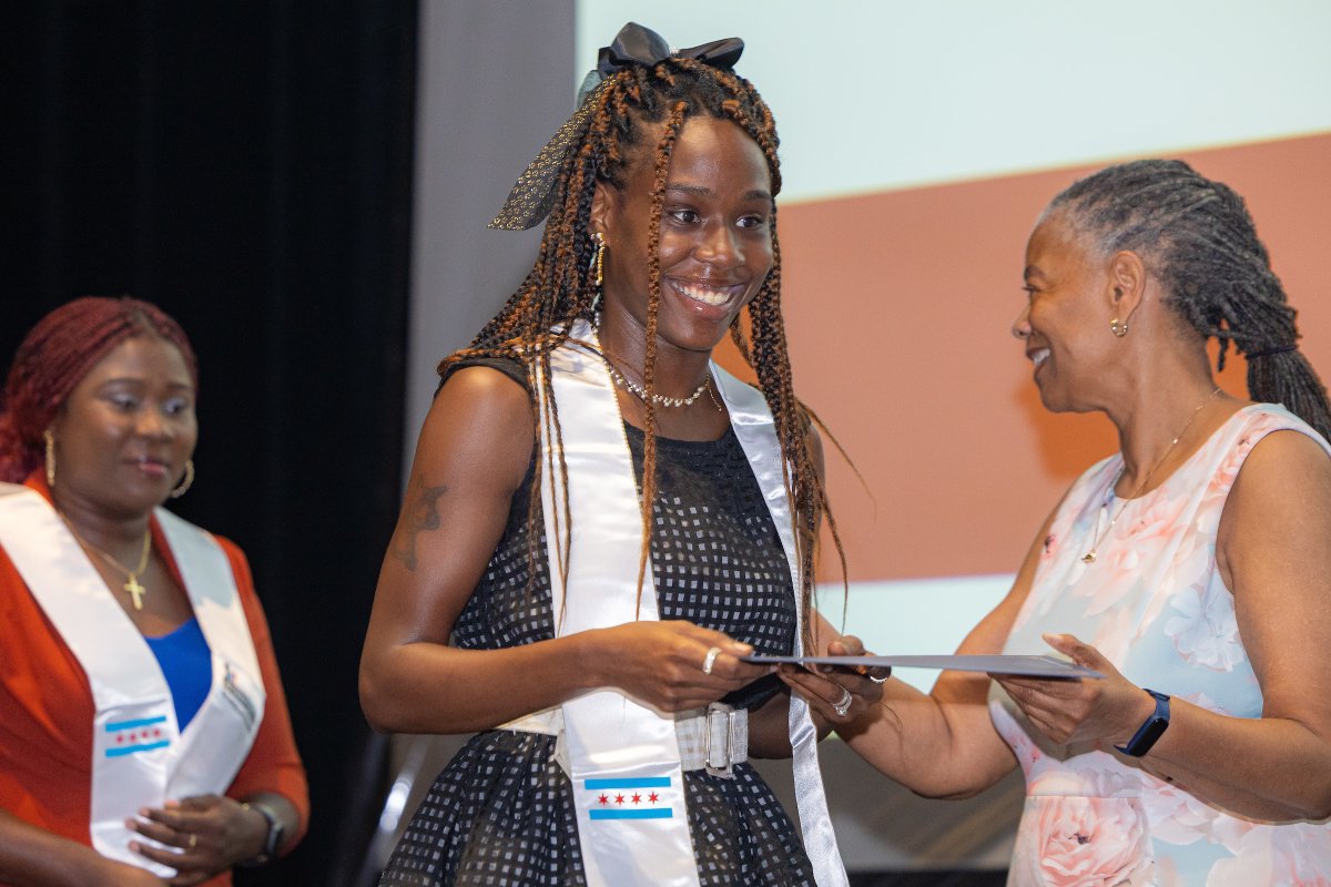 ChicagosMayor's tweet photo. Congrats to the Chicago Early Learning Workforce Scholars of 2024! 🎉

Your dedication is shaping the future of early childhood education in our city, and your commitment ensures every child in Chicago has access to a bright start to life. https://t.co/mwnzNNUxq7
