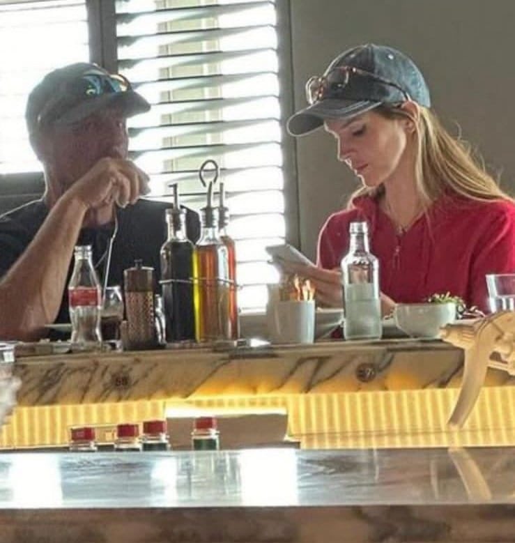 gabrimoonn's tweet image. LOOK AT LANA'S NEW BOYFRIEND!